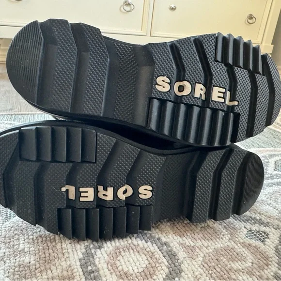 Sorel Waterproof Winter Boots Size 8 - Picture 3 of 7